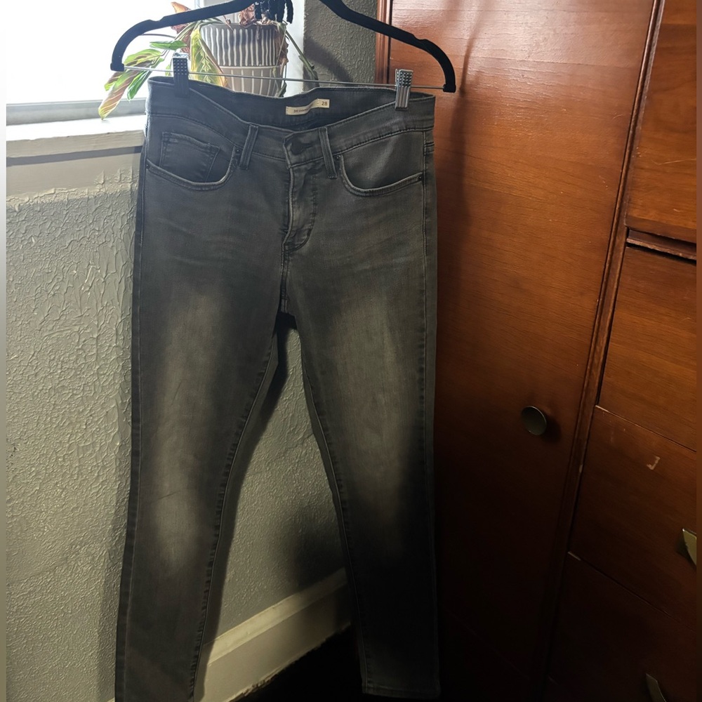 Grey Levi’s Slimming Skinny Jeans